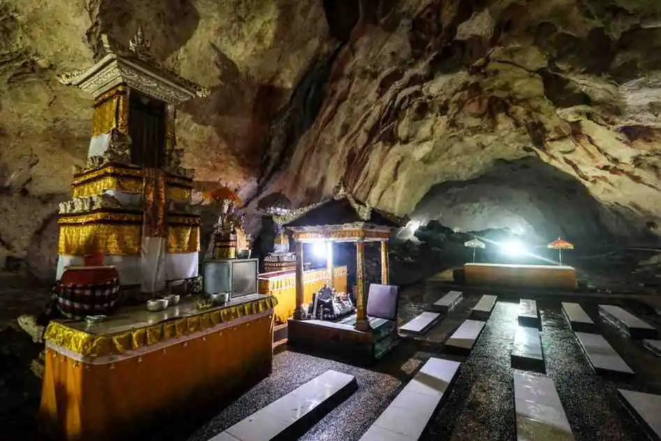 How To Visit Goa Giri Putri Cave Temple In Nusa Penida